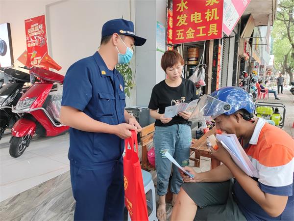 上门入户开展宣传.jpg