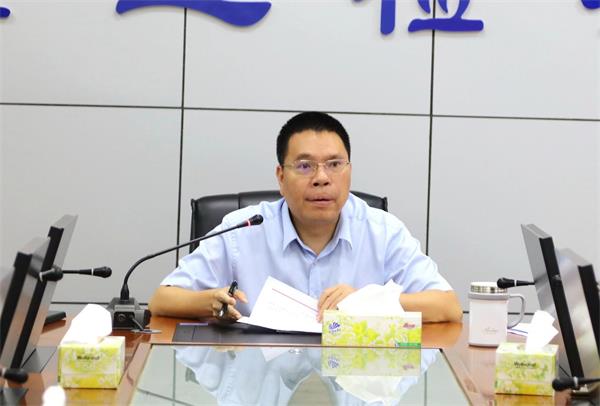 我院党组书记、检察长吴绍维主持会议.jpg