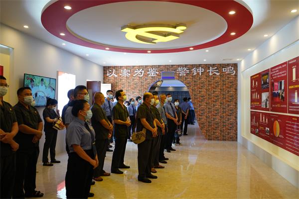 2022-07-08组织干警参观黄岭党风廉政警示教育基地(2).JPG