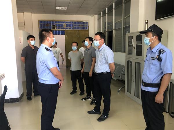 在九所法庭指导工作.jpg