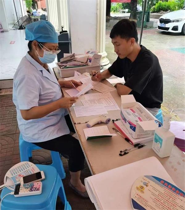 母亲胡新花工作中_看图王
