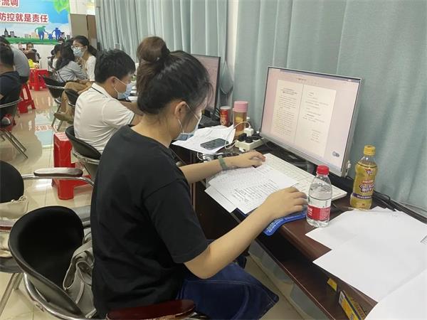 检察干警认真细致开展流调工作3