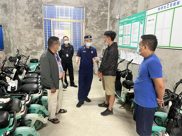 检查电动自行车集中充电场所消防安全