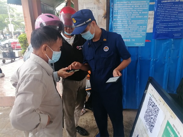 开展消防宣传活动并推广“全民消防学习”平台注册现场(3) 开展消防宣传活动并推广“全民消防学习”平台注册现场(3)