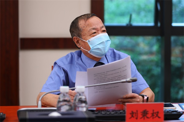 三亚市检察院党组成员、政治部主任刘秉权