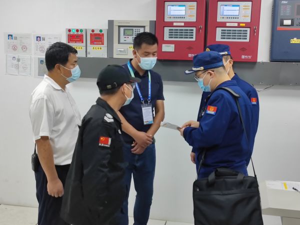 海南儋州：进楼入户除隐患 儋州市消防救援支队积极开展高层住宅小区消防技术服务  (2)