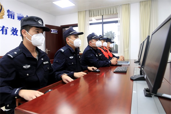 清澜海岸派出所加强值班值守。代龙超摄