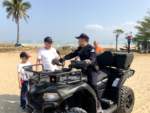 图为佛罗海岸派出所在辖区内涉海区域开展全面巡逻摸排
