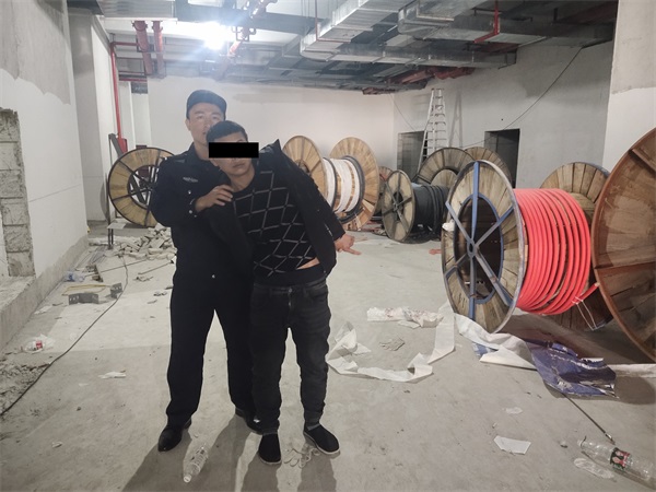 犯罪嫌疑人宾某指认作案现场