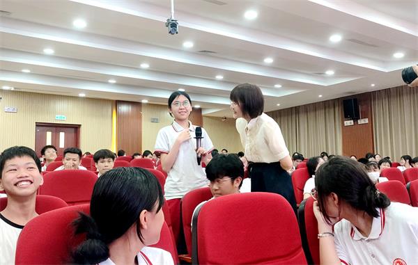 5040538701_105730524776_莫老师互动提问