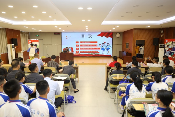 马轶人庭长给学校师生们上了一堂关于校园欺凌的法治课堂 (2)
