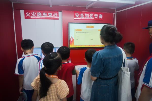 琼海消防以“安全生产月”为契机开展消防安全宣传活动 (2)