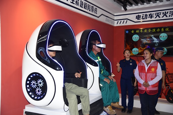 参观科普馆 (2)