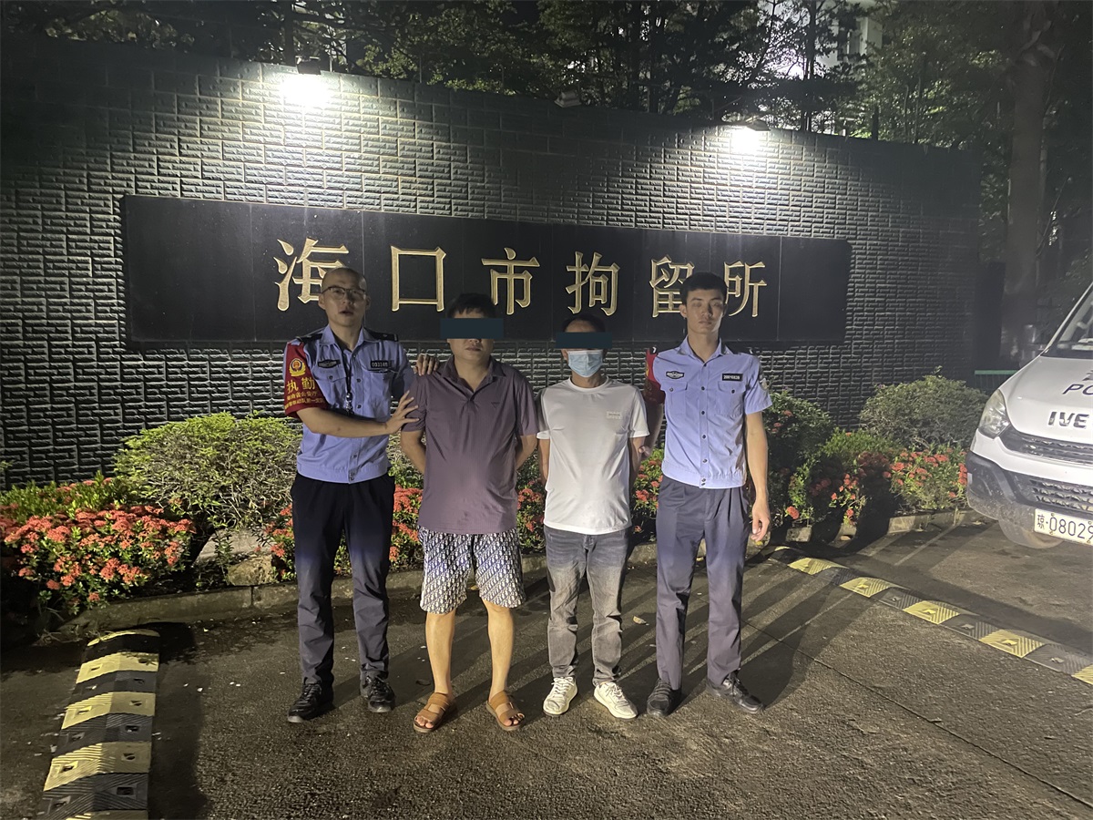 图为民警抓获的违法行为人陈某文、陈某清