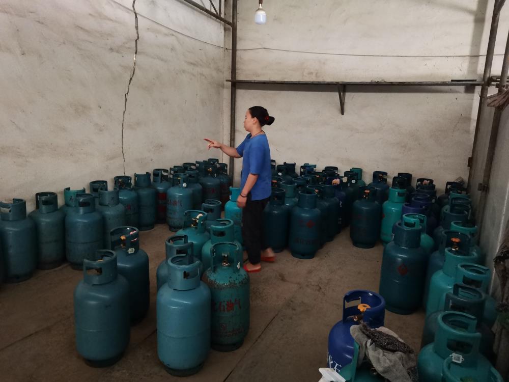 海南儋州：儋州消防联合多部门开展燃气消防安全专项检查行动：端掉无证燃气点7处 暂扣非法燃气罐562瓶 (3)