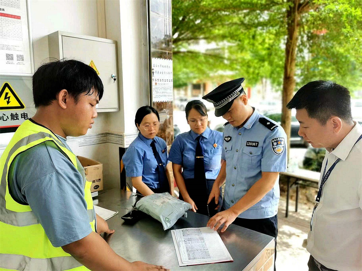 实地走访寄递行业