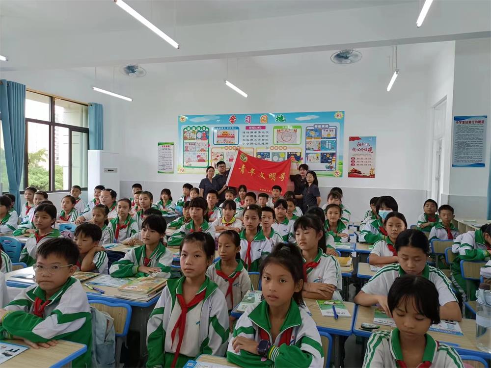 2023-10-26 送法进校园护航青少年（莫小娜） (1)