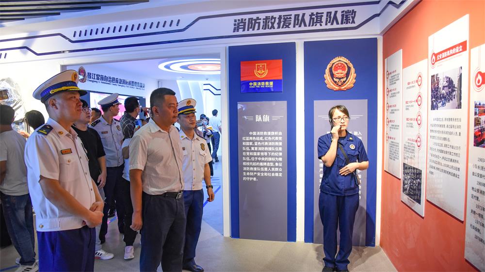 参观消防科普馆 (3)