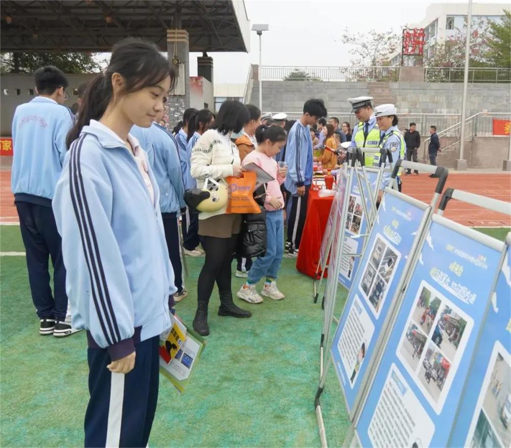 观看展板区