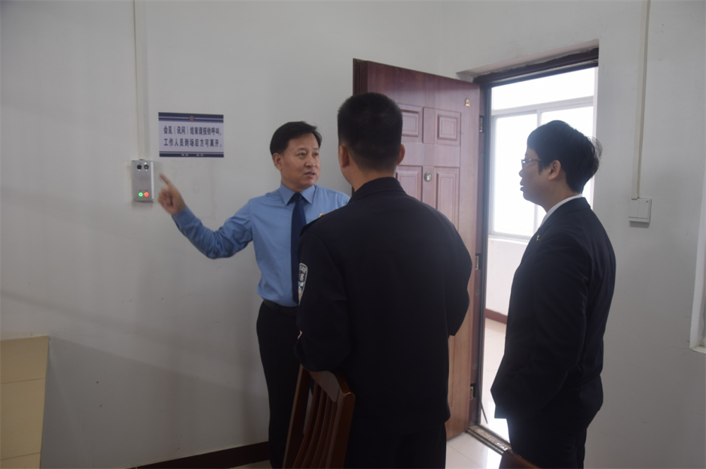 刘晓科副主任查看监管场所讯问室