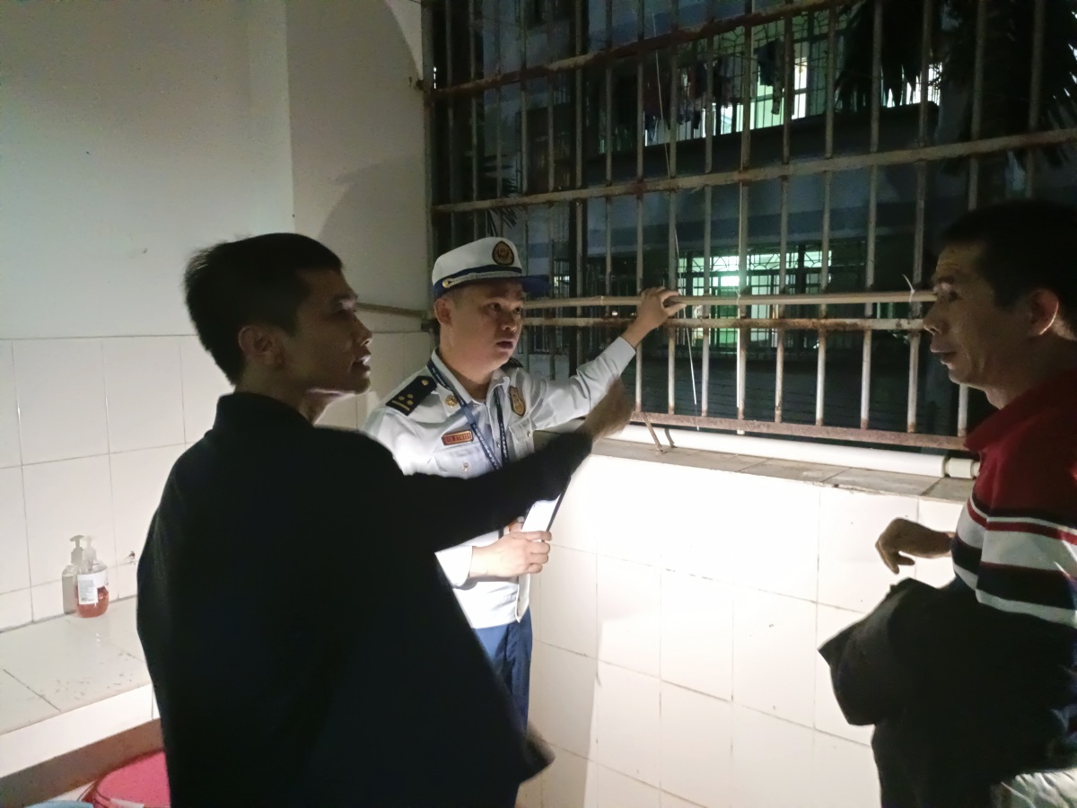 逃生窗检查照片