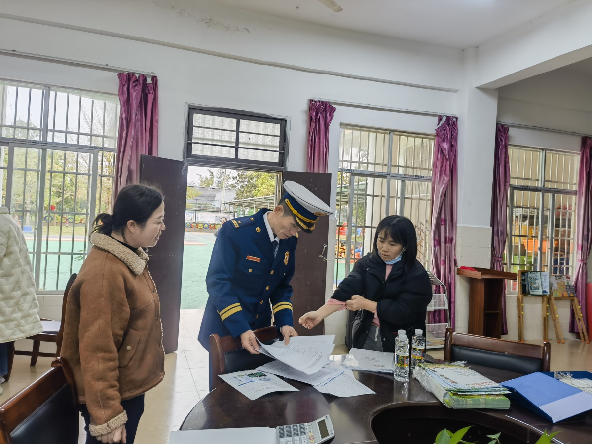 营造校园安全环境 白沙消防联合教育部门开展校园消防安全专项检查（图片） (9)