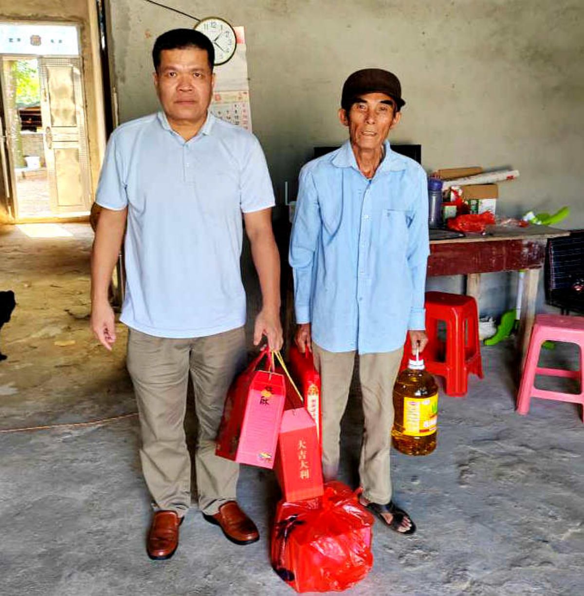 帮扶联系人慰问建档立卡脱贫户