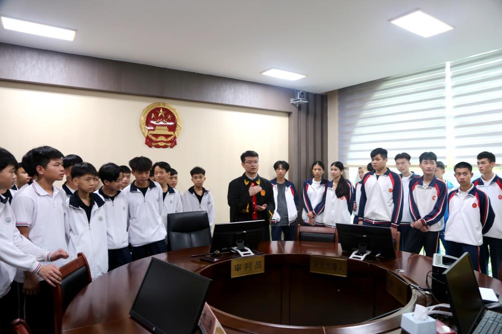 参观少年法庭