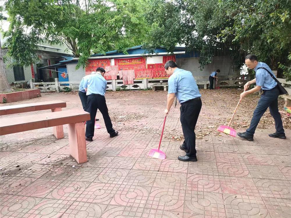 干警们对环境卫生大清扫1