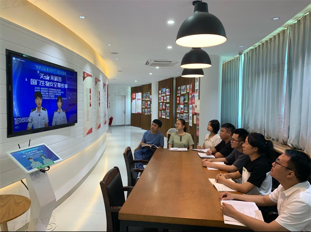 干警们观看国家安全教育专题片