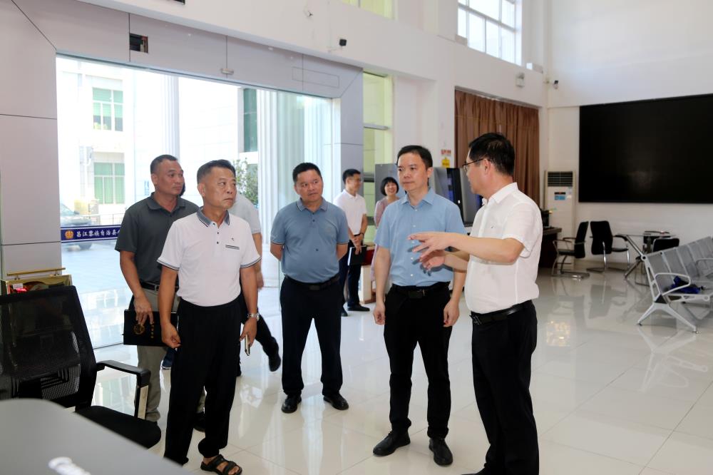 参观诉讼服务中心