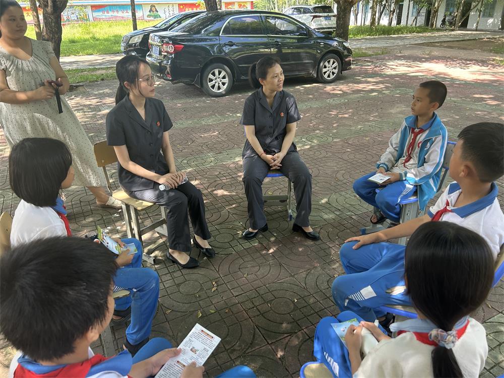 2024-06-25 情系留守儿童，护苗行动进校园 (1)