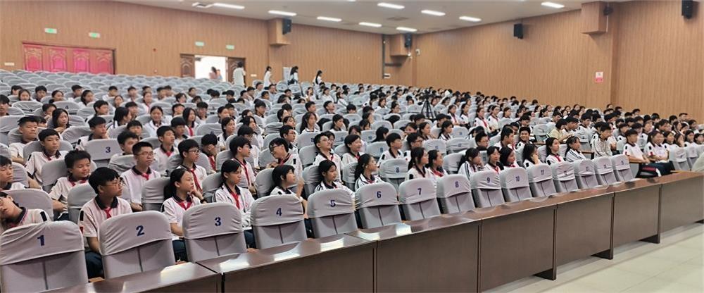 2024-07-15 院长到红旗中学开展送法进校园活动 (1)_看图王