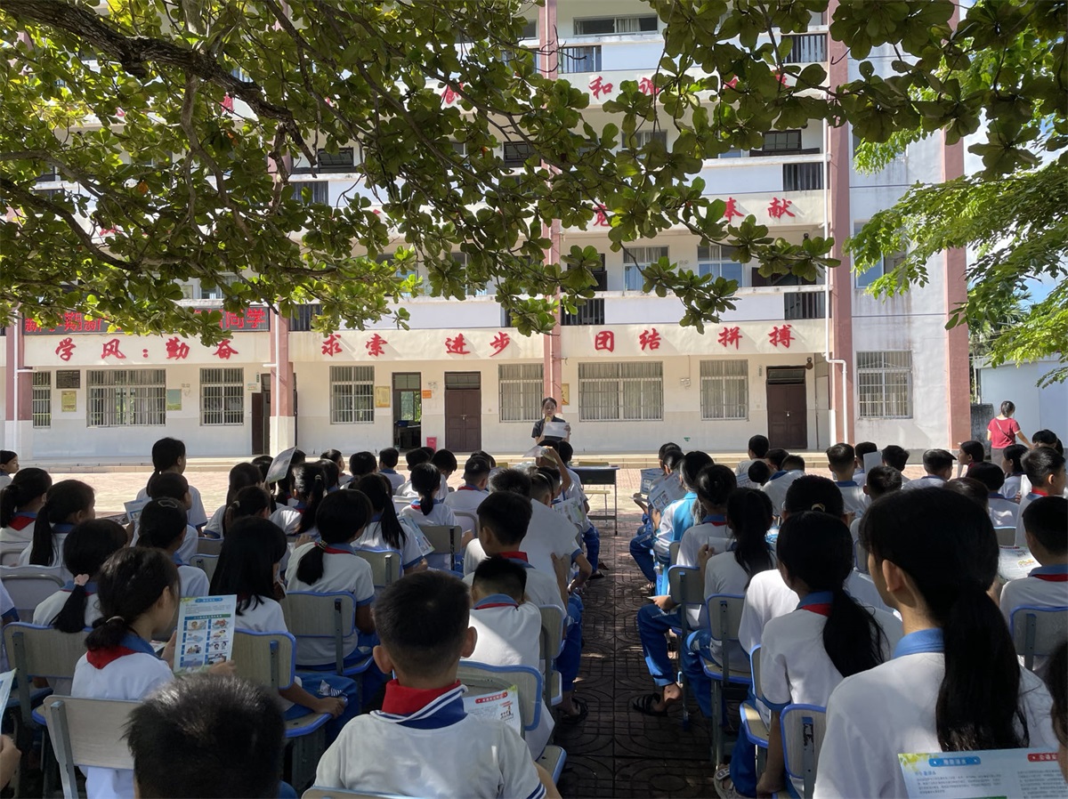 2024-09-02 陈静到岭前小学开展送法进校园活动 (1)