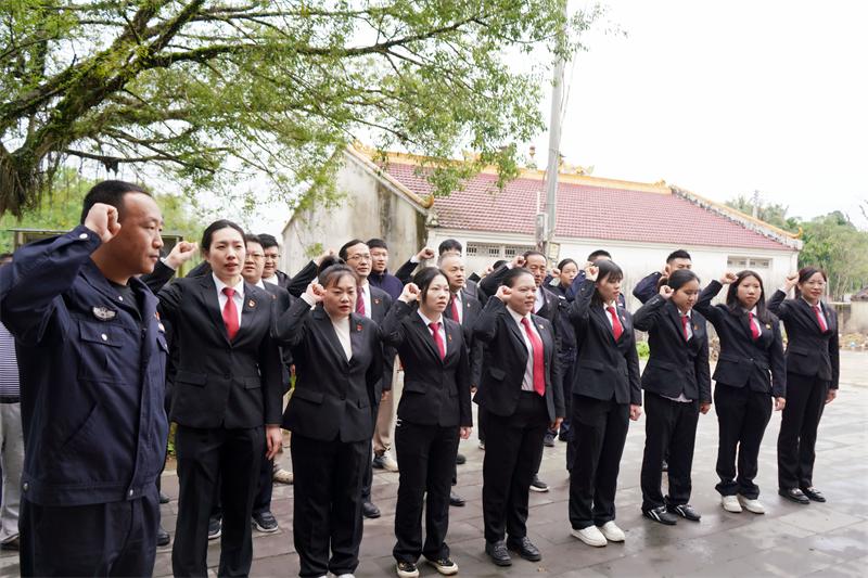 2025-04-01 屯昌法院联合沙田村委会到海瑞祖居开展主题党日共建活动 (55)_副本