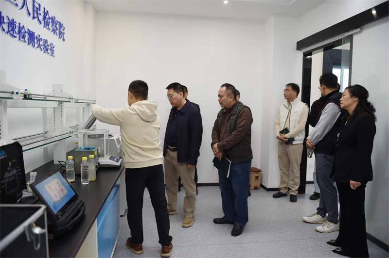 澄迈县人民检察院与海口市秀英区人民检察院联合开展主题党日活动3