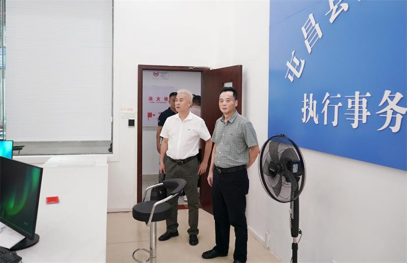 2025-05-13省一中院叶尊本率队赴屯昌法院开展审判质效专题调研(2).JPG
