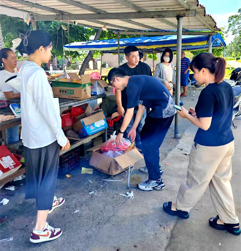 澄迈县人民检察院开展“党建引领促振兴 消费帮扶暖民心”主题党日活动2